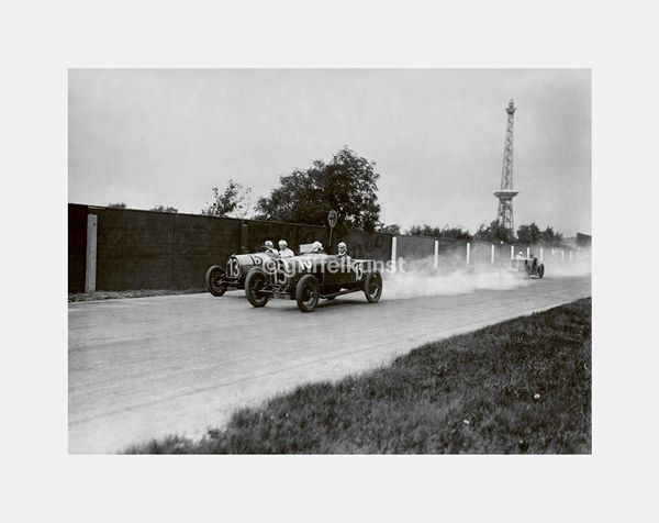 400 C1 Walter Gircke (1885–1974) Autorennen auf der AVUS, Berlin-Grunewald, 1921 24,0 × 30,0 cm / 17,8 × 23,9 cm