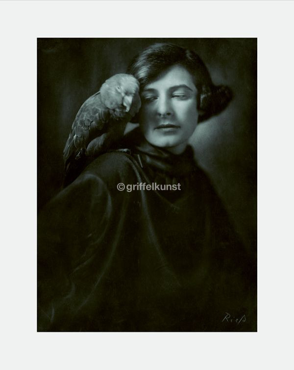 400 C3 Frieda G. Riess (1890–1957) Selbstporträt mit Papagei, 1922 30,0 × 24,0 cm / 23,9 × 18,1 cm