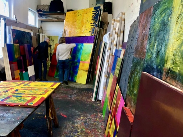  „Sind das das neu entstandene Werke?“  „Nein, die mache ich schon seit Jahren, waren mir aber immer irgendwie zu fröhlich. Jetzt habe sie mal raus geholt“  Nun stehen sie auf der Liste für die nächsten Ausstellungen …